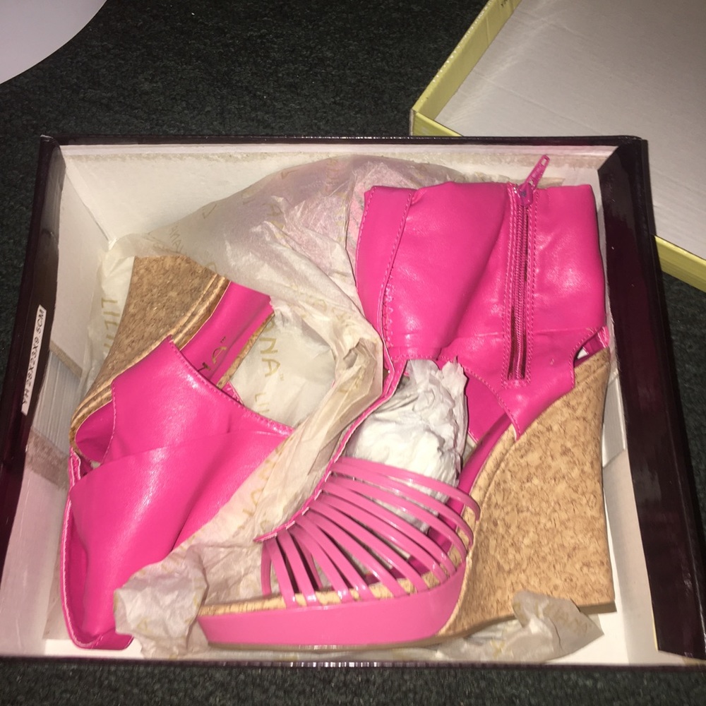 Shoe - Picture 9 of 16